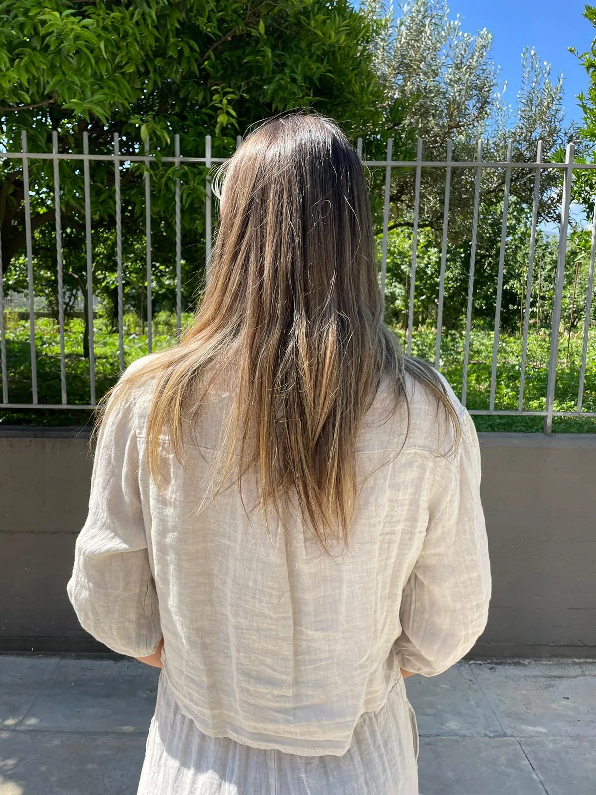 Camicia in lino tinta unita con nodo
