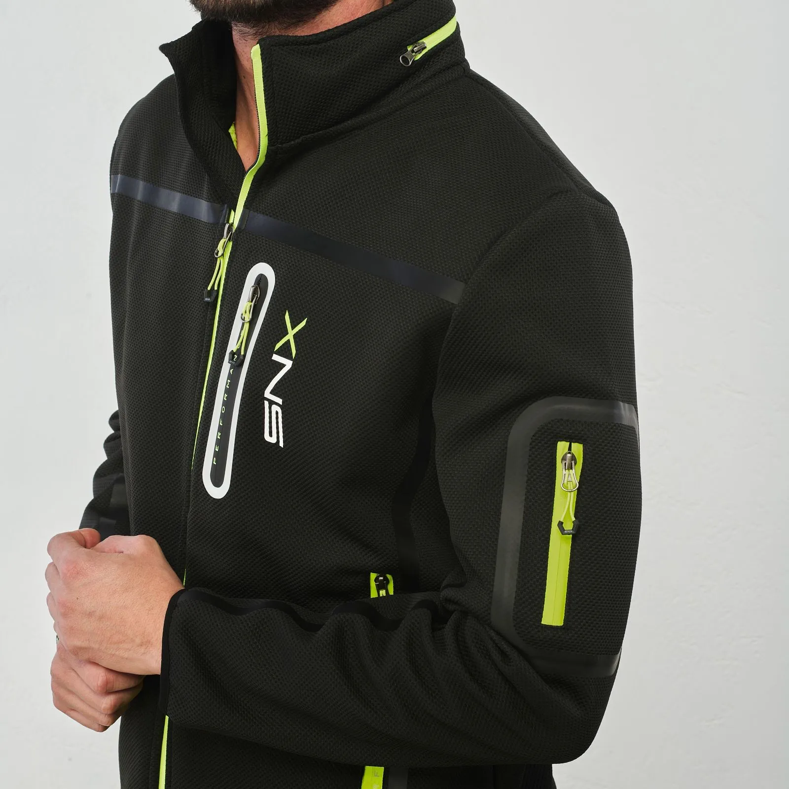 Giacca sportiva nera e giallo fluo